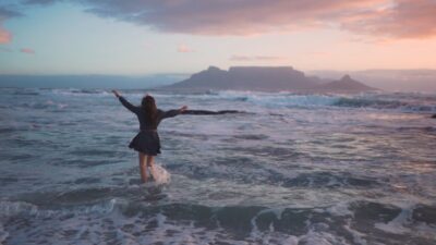 3326928-hd_1280_720_24fps